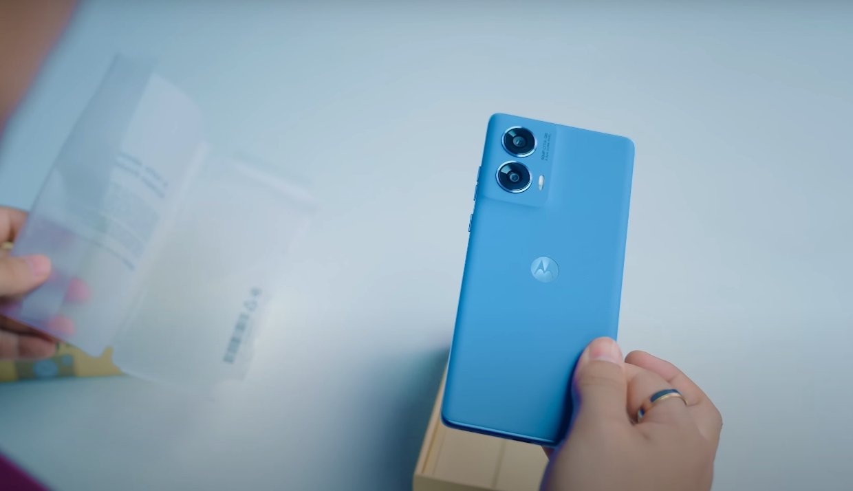 Moto G96 5G in hand